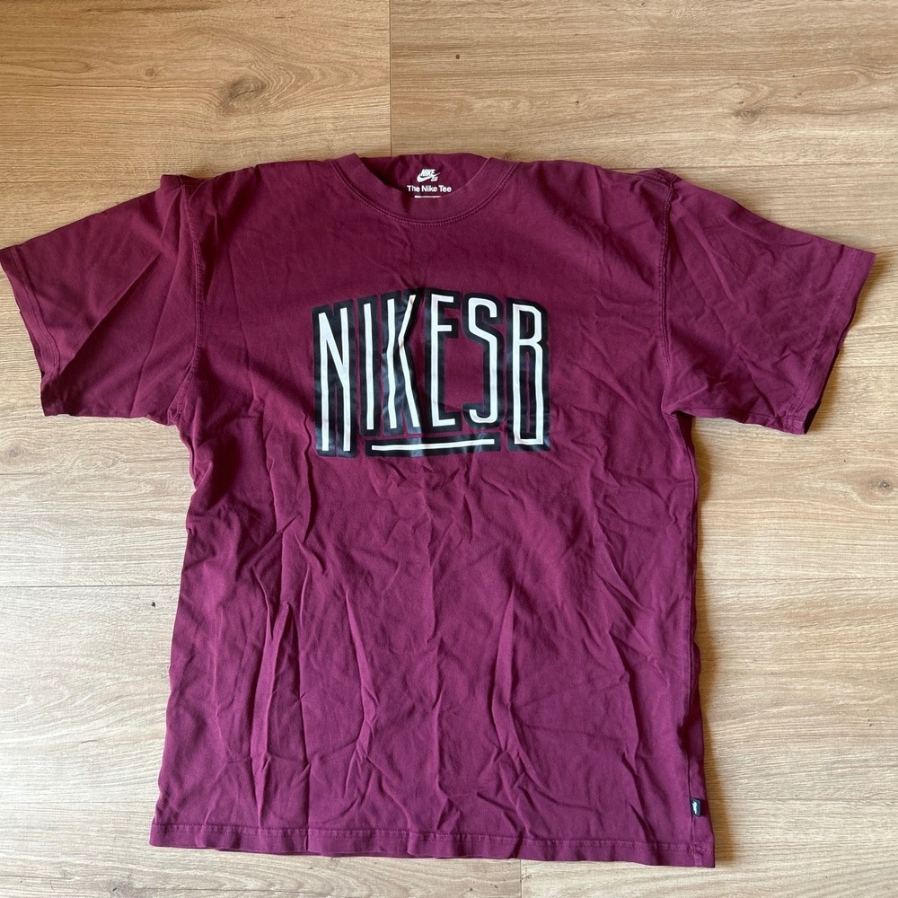 Nike SB Mens Logo Graphic T-Shirt Burgundy Maroon Loose Fit Small Skate Tee